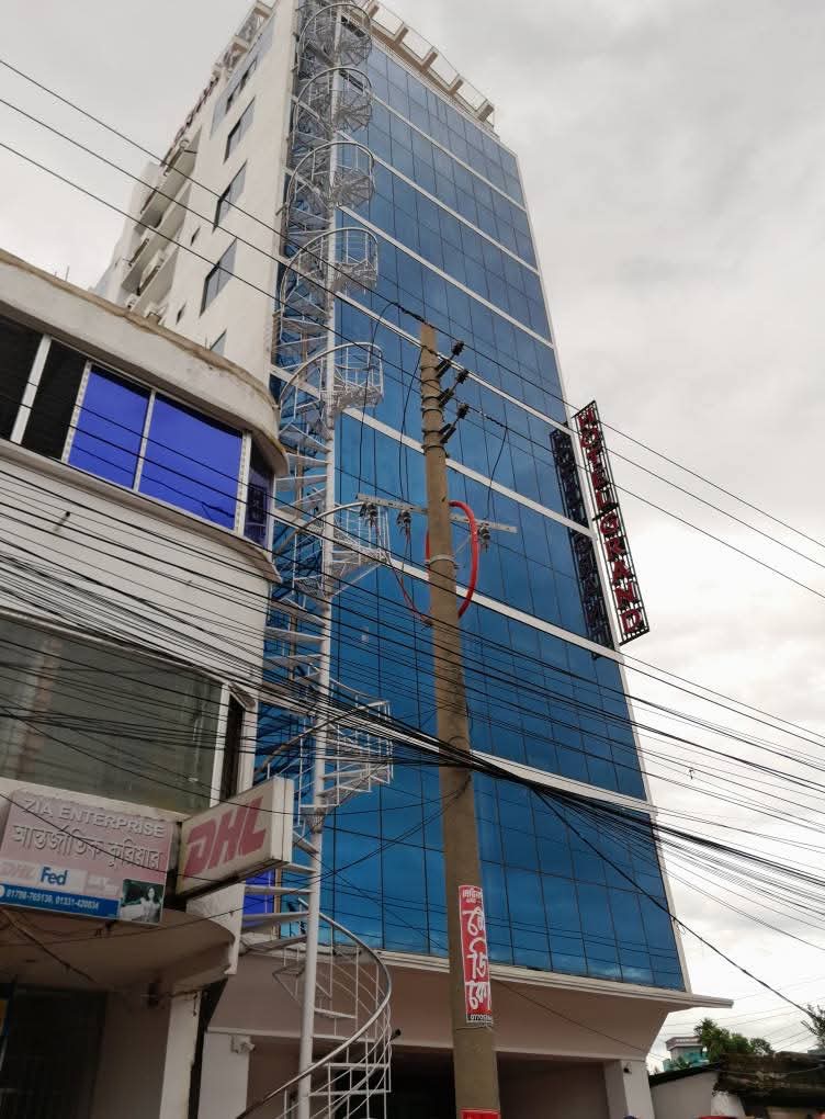 পর্যটক হয়রানিতে হোটেল গ্র্যান্ড প্রশাসনের হস্তক্ষেপে দুঃখ প্রকাশ