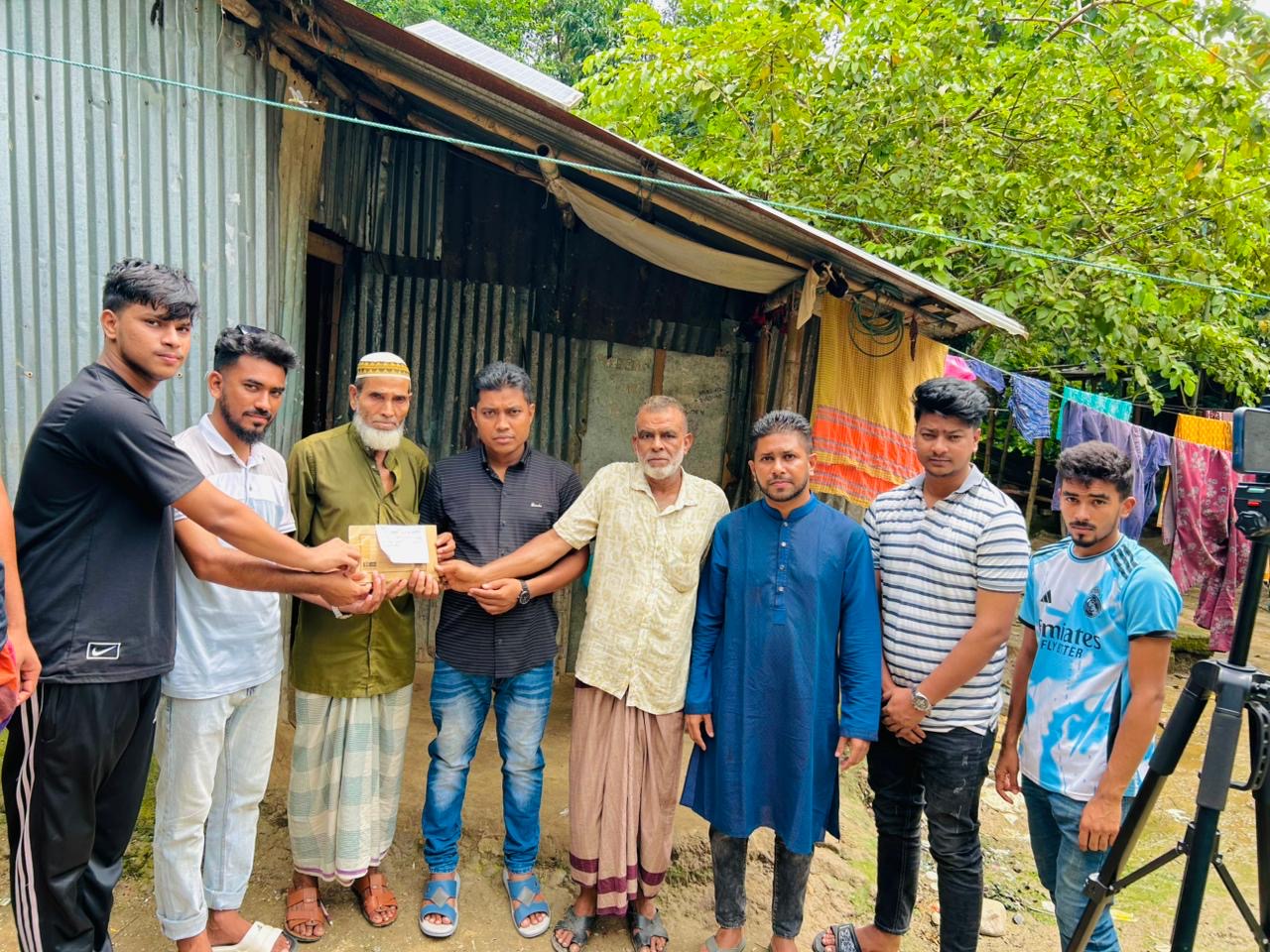 দিরাই সমাজ কল্যাণ সমিতি লম্বারদিয়া মিলান ইতালির পক্ষ থেকে সড়ক দুর্ঘটনায় আহত নীরব কে সহায়তা প্রদান