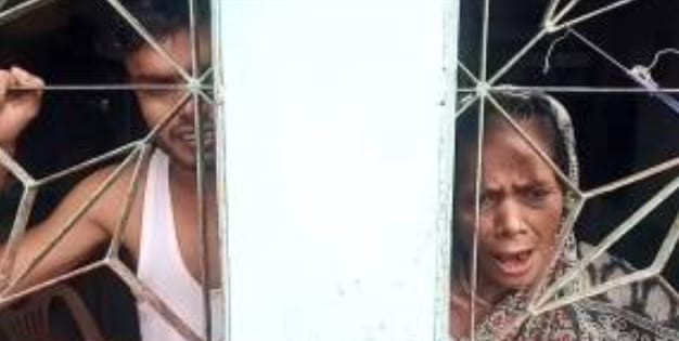 বাসা ভাড়া দিতে বিলম্ব অবরুদ্ধ করে রাখলেন ভাড়াটিয়াকে