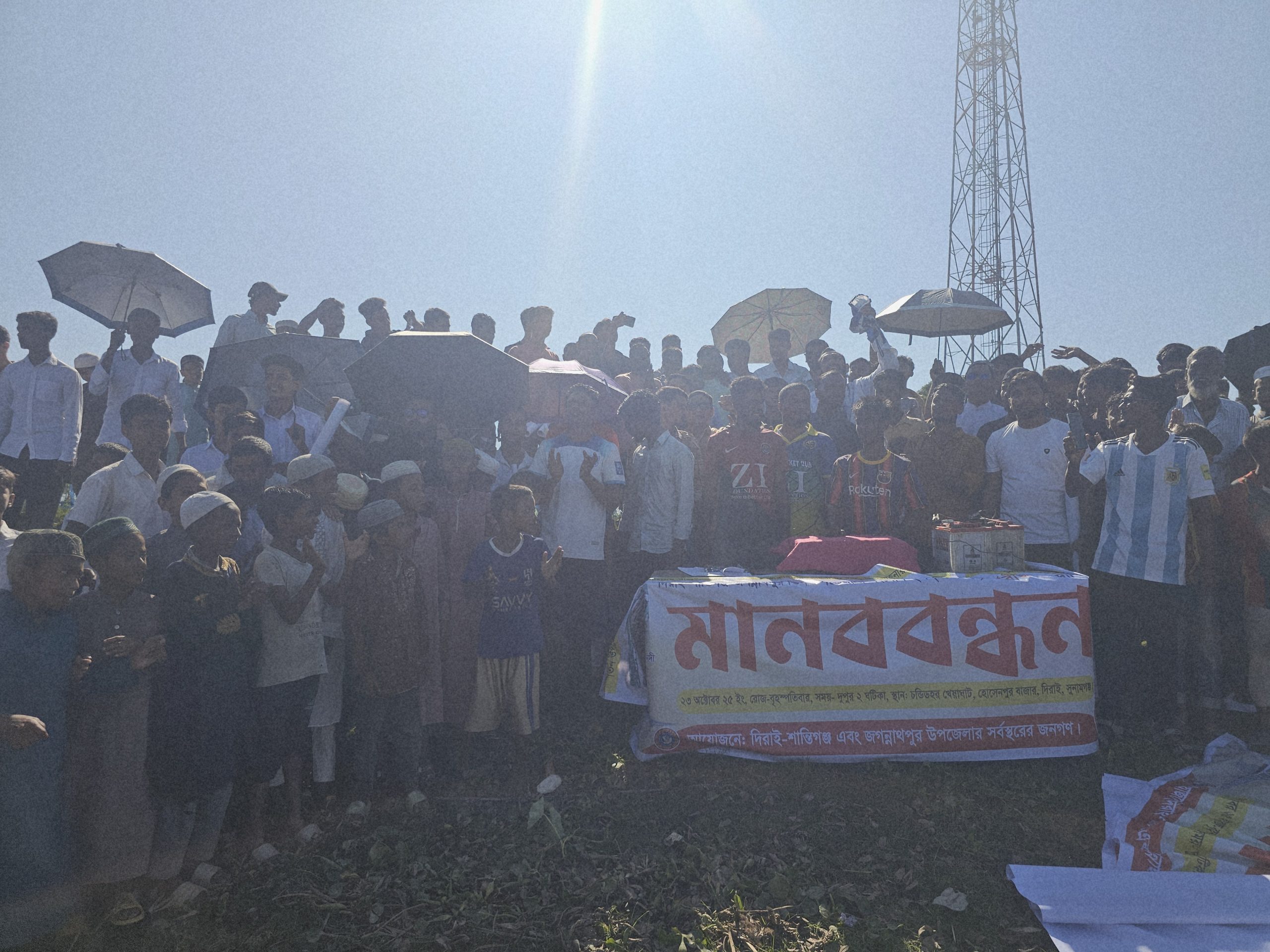 চন্ডিডহরে সেতু নির্মাণের দাবিতে তিন উপজেলাবাসীর মানববন্ধন