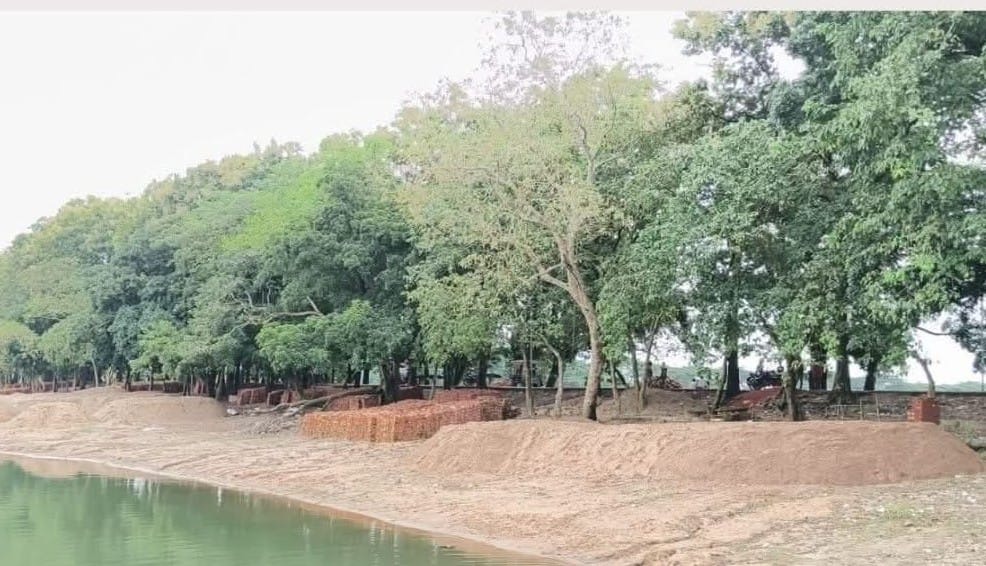 দোয়ারাবাজারে বালি পাথরের কারণে সৌন্দর্য হারাচ্ছে পান্ডারখাল বাঁধ