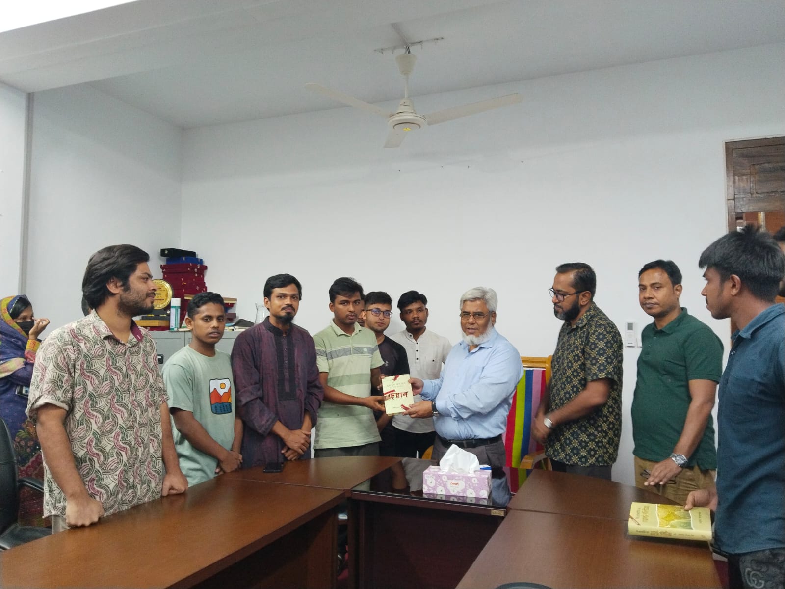 শাবিপ্রবিতে ‘বিজয় ২৪’ প্ল্যাটফর্মের পক্ষ থেকে উপবৃত্তি ও বই পুরস্কার প্রদান