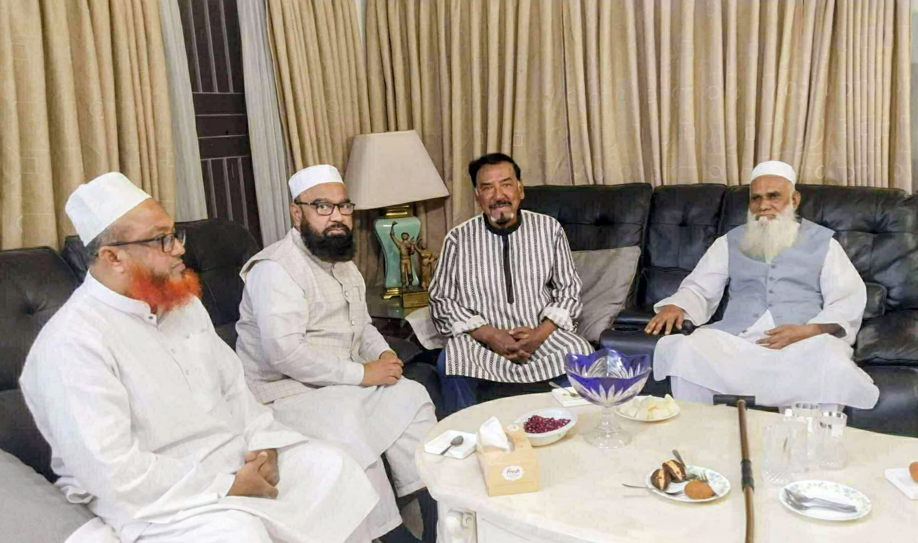 সাবেক মন্ত্রী, হাফিজ উদ্দিন এর সাথে সৌজন্য সাক্ষাৎ করেন সুনামগঞ্জ-২ আসনের সংসদ সদস্য পদপ্রার্থী ডক্টর মাওলানা শোয়াইব আহমদ