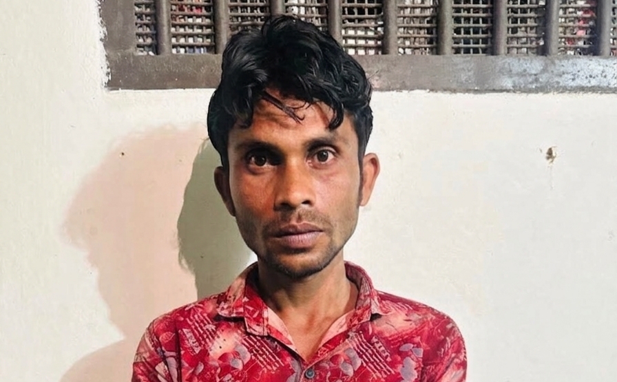 দিরাই হ্যালিপ্যাড মাঠ এলাকায় মাদকবিরোধী অভিযানে ২৫ লিটার চোলাই মদসহ মাদক বিক্রেতা এমরান হোসেনকে গ্রেপ্তার করেছে মাদকদ্রব্য নিয়ন্ত্রণ অধিদপ্তর।