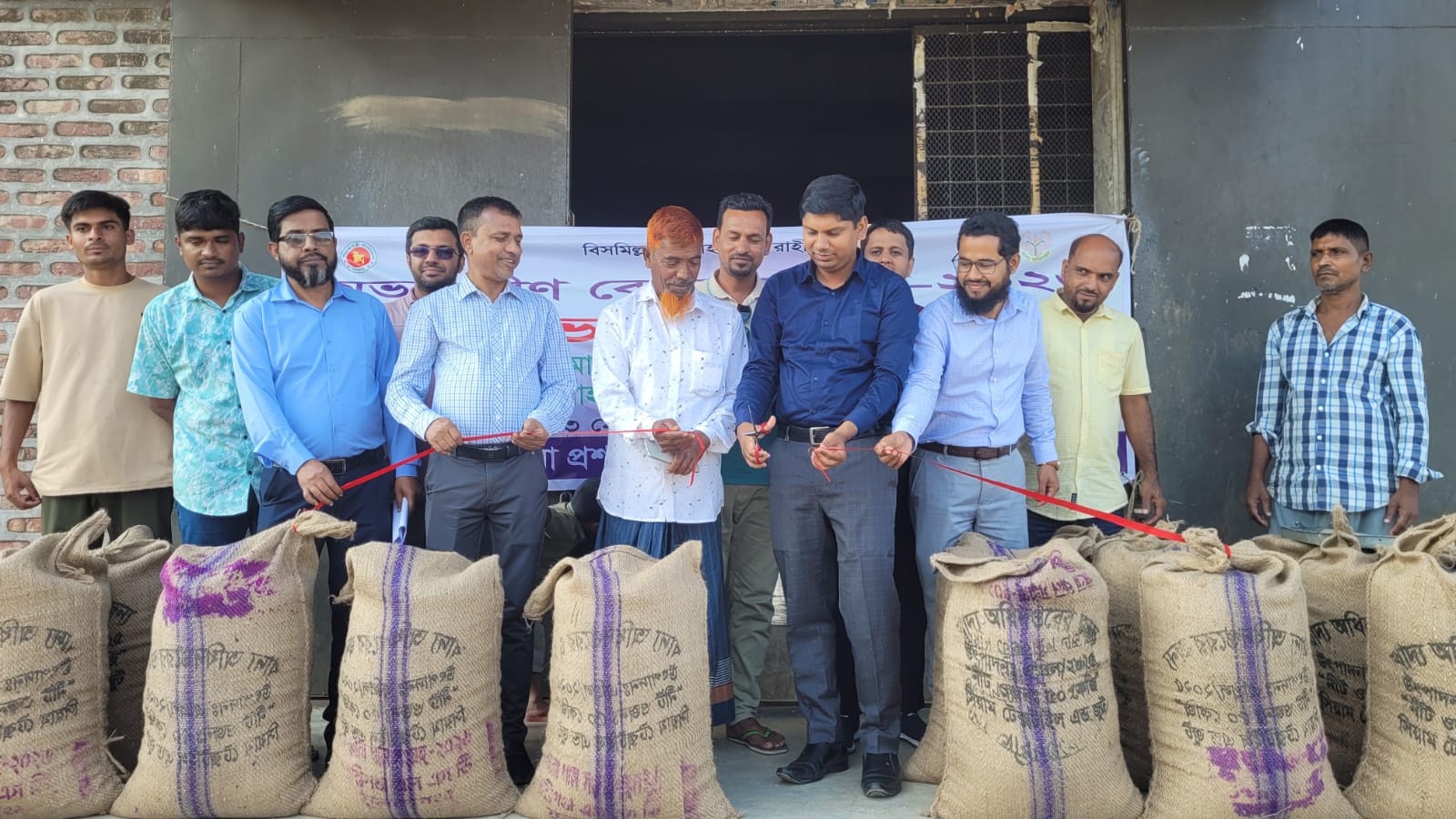 শান্তিগঞ্জে সরকারিভাবে বোরো ধান সংগ্রহের শুভ উদ্বোধন