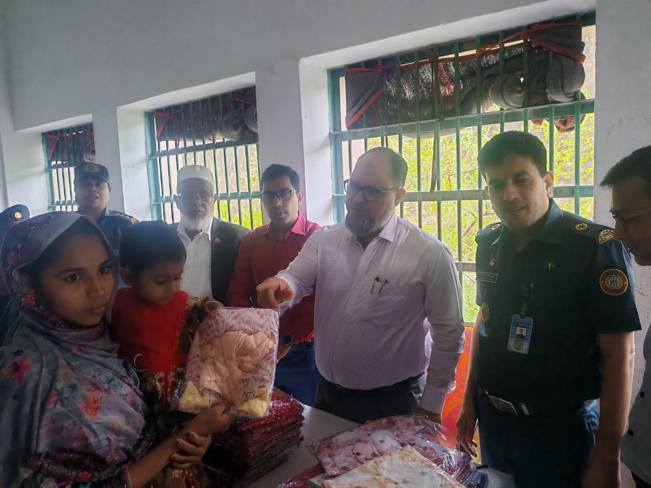 ঈদুল আজহা উপলক্ষে সুনামগঞ্জ জেলা কারাগারের বন্দীদের মাঝে ঈদুল আযহা উপলক্ষে বস্ত্র বিতরণ 