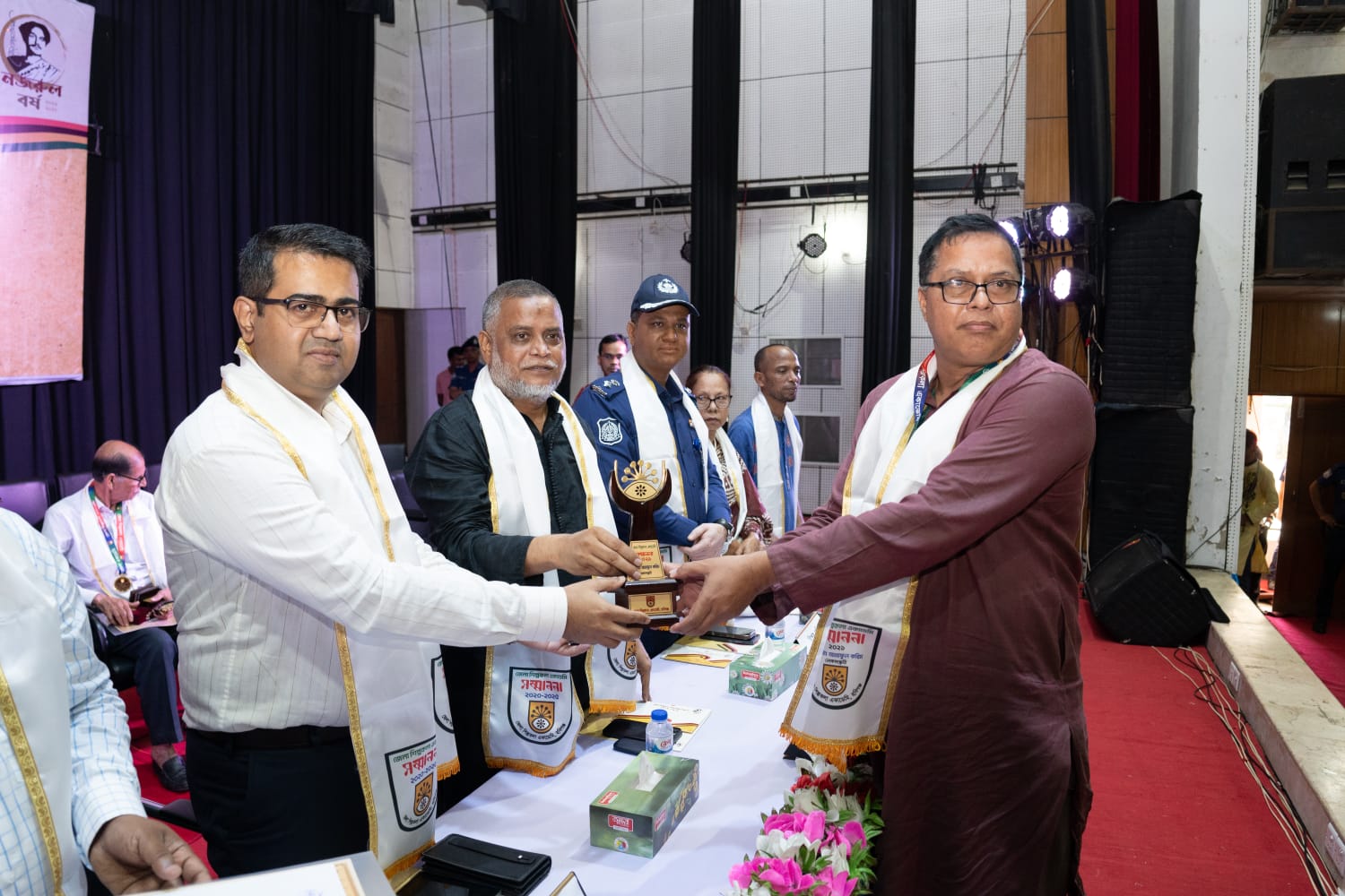 জেলা শিল্পকলা একাডেমি সম্মাননা পেলেন শাবিপ্রবি অধ্যাপক আশ্রাফুল করিম