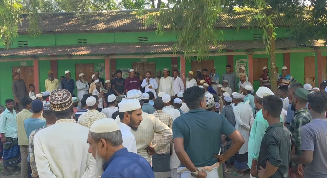 হোসেনপুর বাজারে জগদল ইউনিয়ন পরিষদের চেয়ারম্যান পদপ্রার্থী রুবেল আহমেদের গণসংযোগ, সাধারণ মানুষের ভালোবাসায় মুগ্ধ