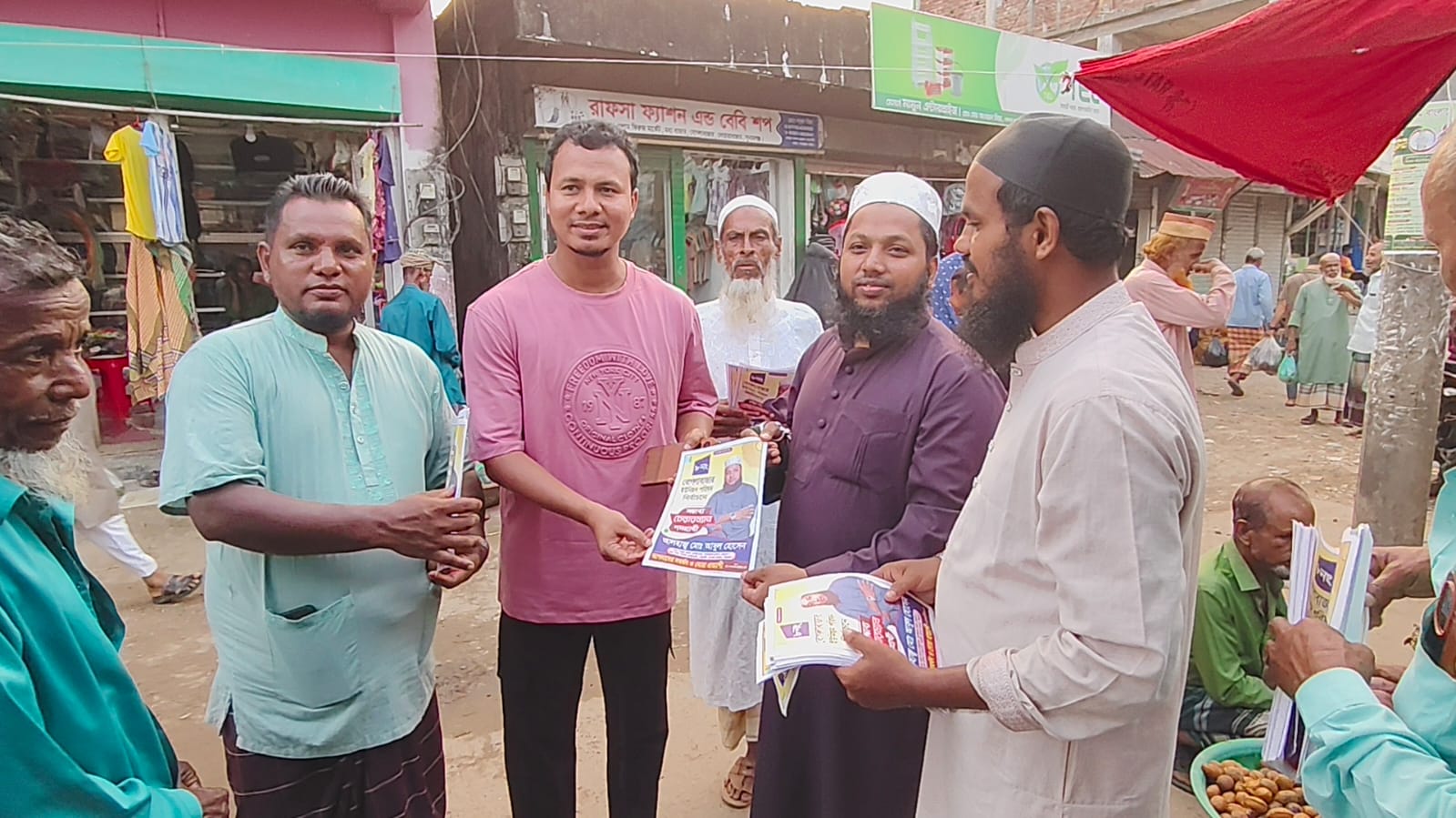 বোগলাবাজারে আবুল হোসেনের দিনব্যাপী গণসংযোগ ও লিফলেট বিতরণ