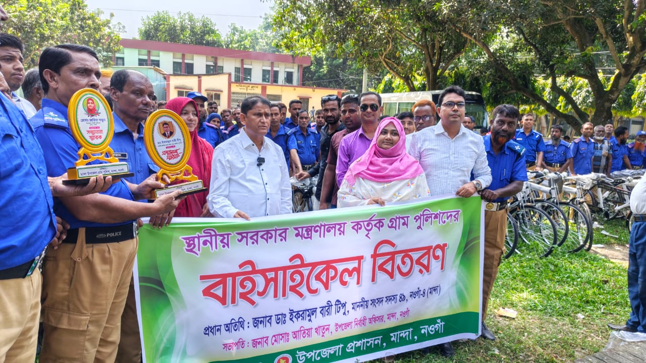 মান্দায় ১৩৭ গ্রাম পুলিশের হাতে বাইসাইকেল, প্রধানমন্ত্রীর প্রতি কৃতজ্ঞতা প্রকাশ