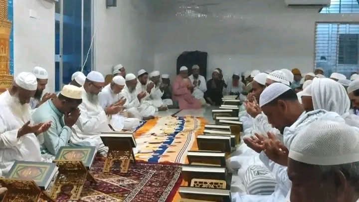 সিরাজগঞ্জের কামারখন্দে ৪২ প্রবীণ শিখছেন কোরআন, ৭০ বছর বয়সে পেলেন ওমরাহ হজ্জের সুযোগ