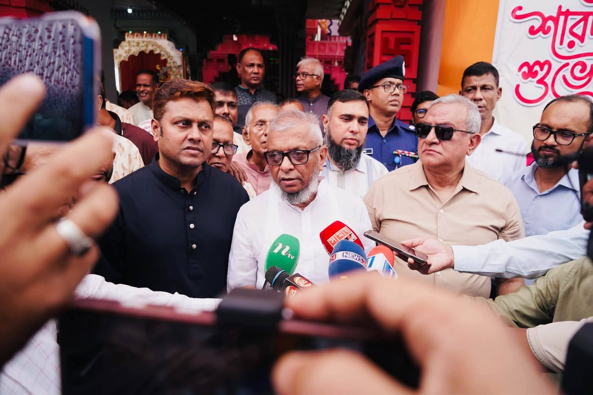 মৌলভীবাজারে দুর্গাপূজার মণ্ডপ পরিদর্শনে মন্ত্রী আরিফুল হক চৌধুরী
