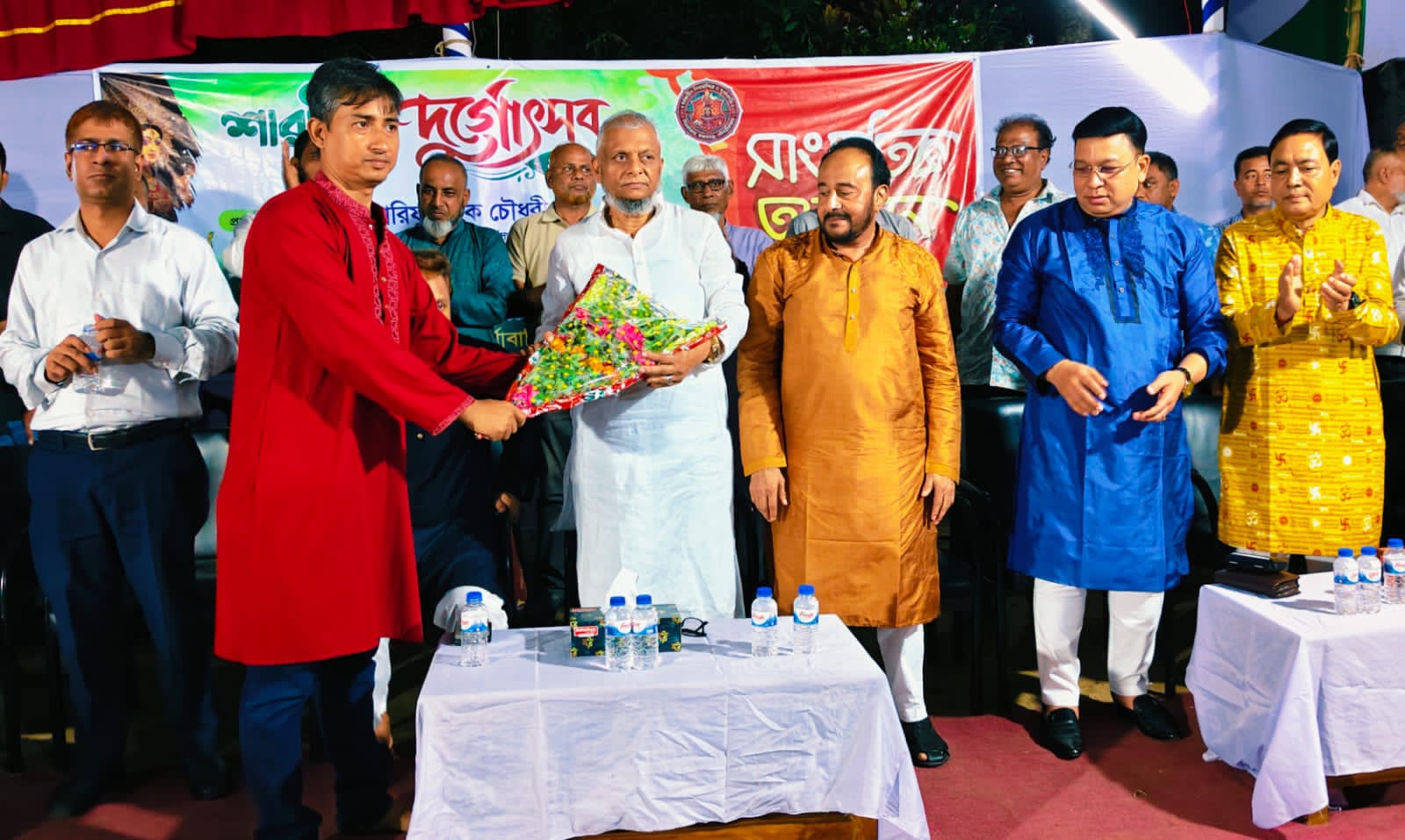 কমলগঞ্জে দুর্গাপূজার মণ্ডপ পরিদর্শনে মন্ত্রী আরিফুল হক চৌধুরী