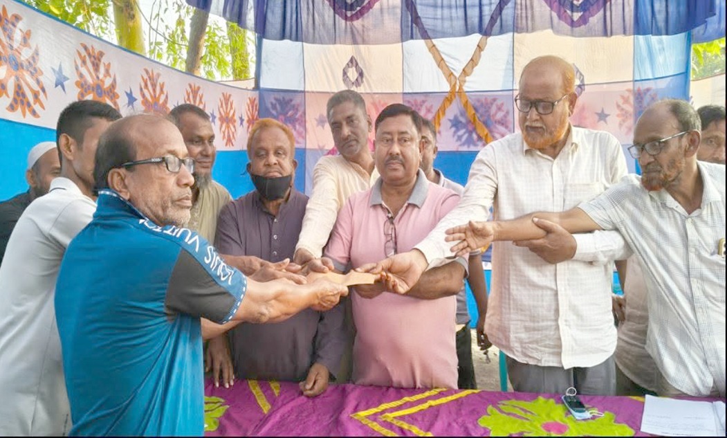 ঘোড়াঘাটে মন্দিরে আর্থিক সহায়তা করলেন চেয়ারম্যান প্রার্থী খন্দকার মোঃ রুহুল আমিন মিঠু