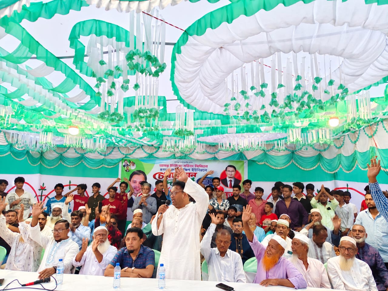হাজীগঞ্জের কালচোঁ দক্ষিণ ইউনিয়নে চেয়ারম্যান প্রার্থী আরিফুর রহমানের নির্বাচনী প্রস্তুতি সভায় জনসমুদ্র